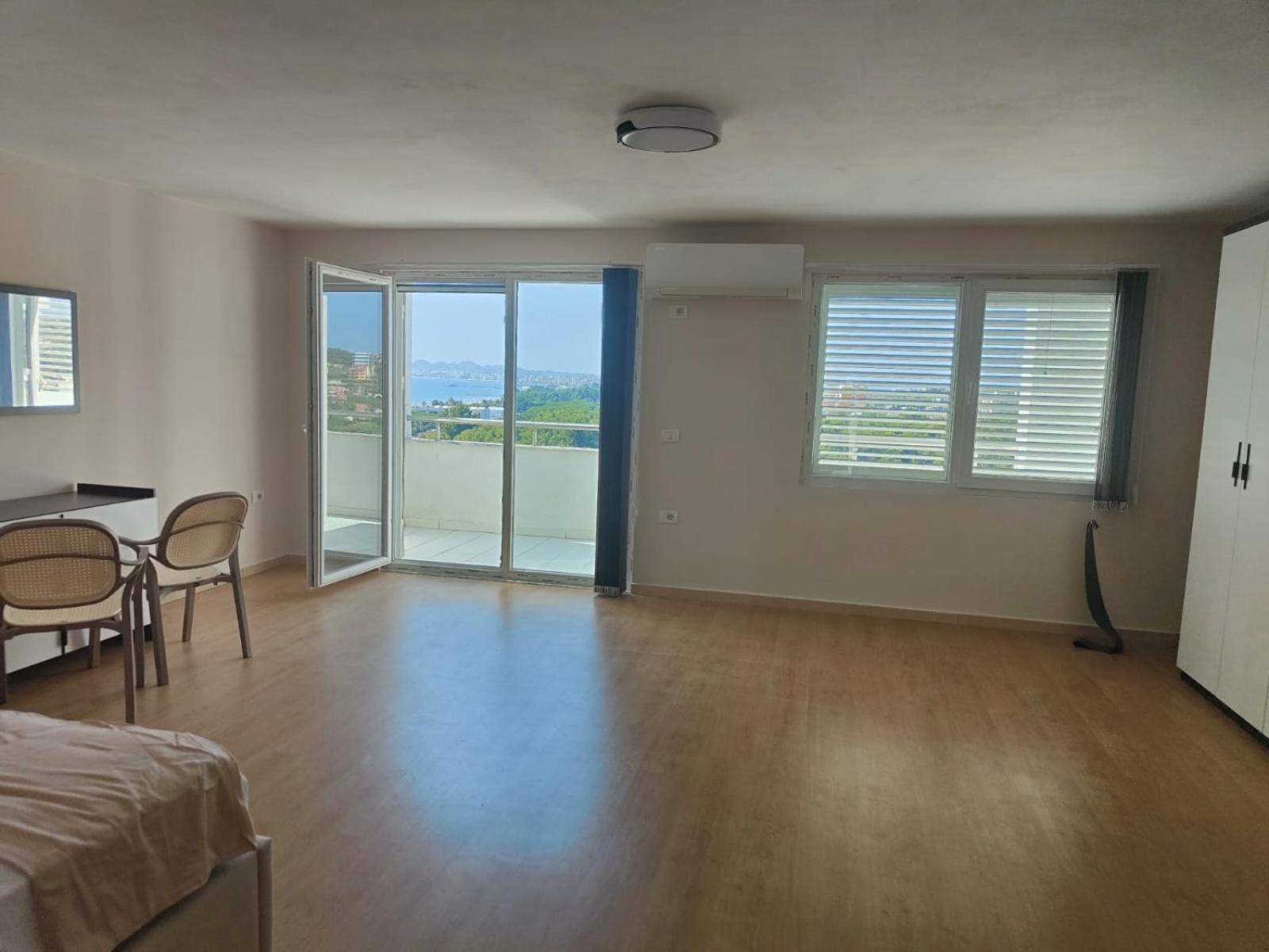 Magnifique Duplex Avec Terrasse Et Balcon Vue A 100m De La 3 * Durres