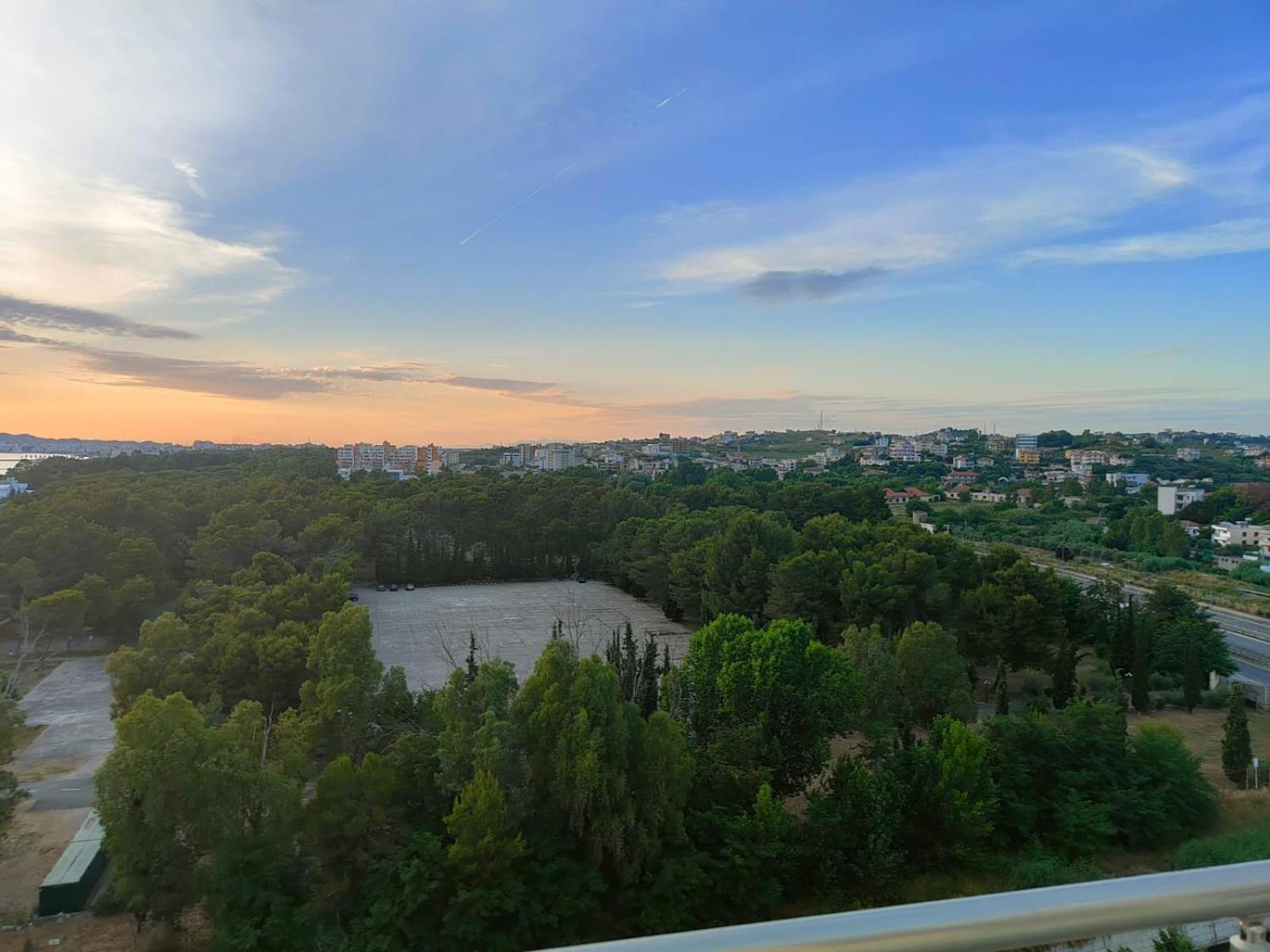 Magnifique Duplex Avec Terrasse Et Balcon Vue A 100m De La 3 Durres