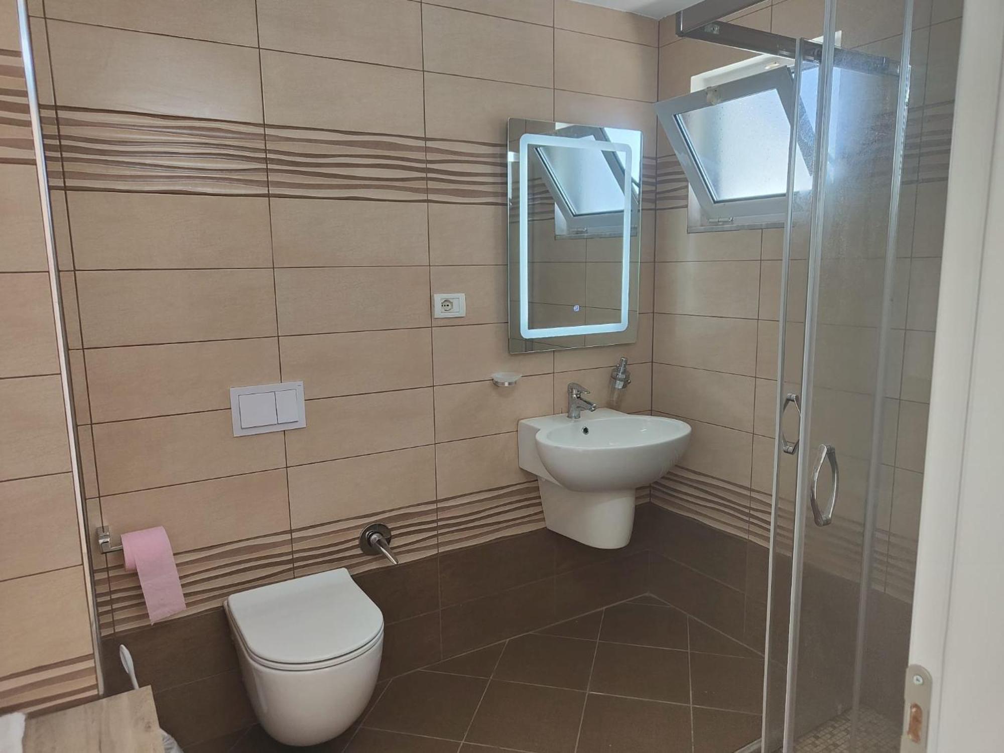 Magnifique Duplex Avec Terrasse Et Balcon Vue A 100m De La 3 Durres