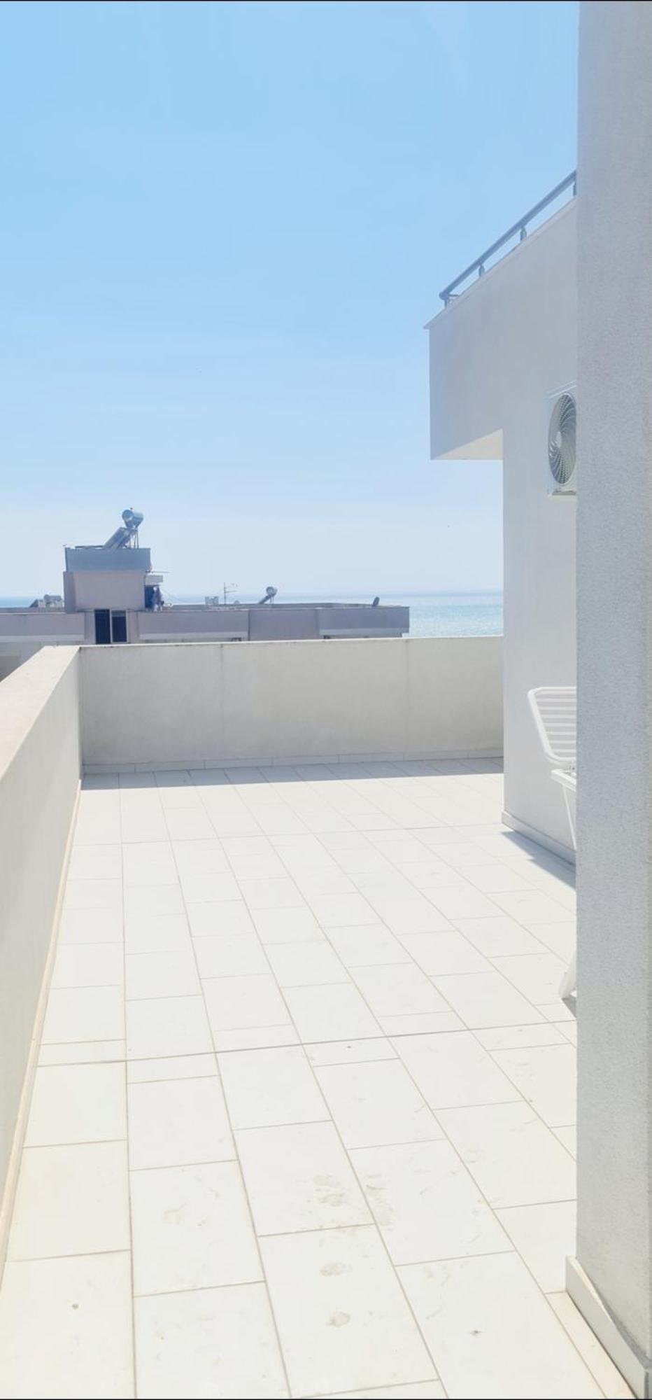 Magnifique Duplex Avec Terrasse Et Balcon Vue A 100m De La 3 Durres