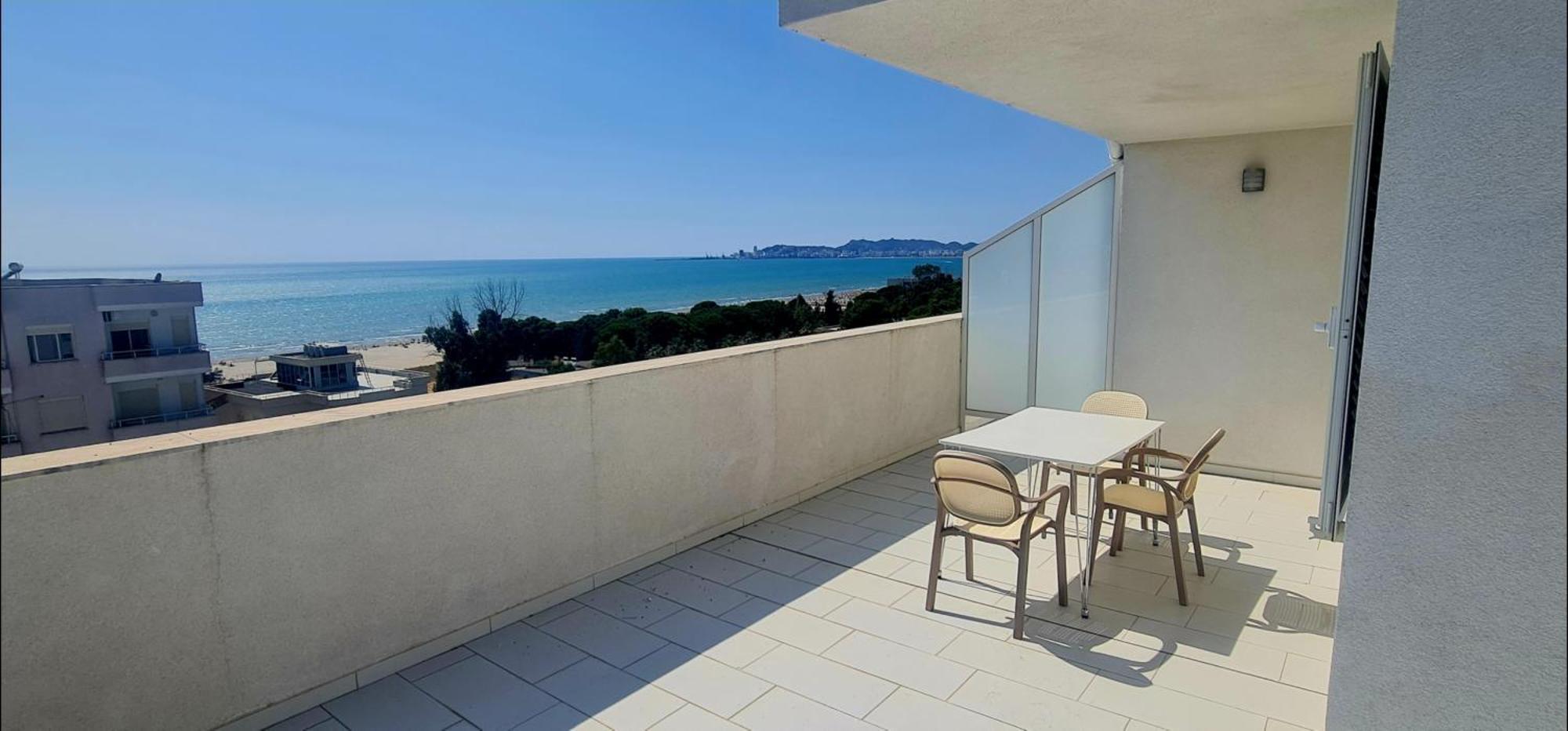 Magnifique Duplex Avec Terrasse Et Balcon Vue A 100m De La 3 Апартаменты Дуррес